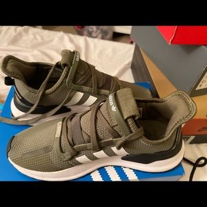 Adidas Si3 6.5 grade school slightly worn